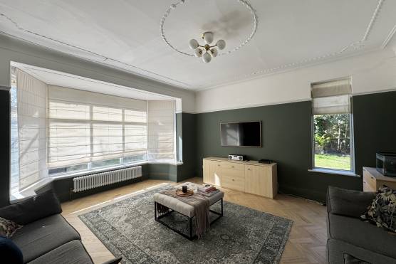 3528W 8 tv drama location house in Leeds period property living room.jpg