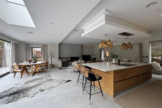 3527N 6 tv drama location house in North Yorkshire stylish open plan kitchen