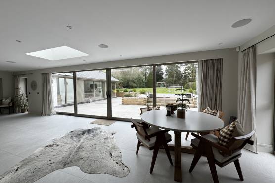 3527N 7 photo shoot location house in North Yorkshire open plan dining area