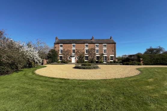 3529C 1 photo shoot location house in Cheshire country house.jpg