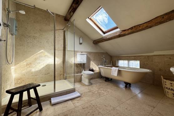 3529C 16 tv shoot location house in Cheshire large bathroom.jpg