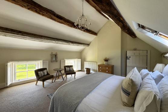 3529C 18 filming location house in Cheshire period property bedroom.jpg