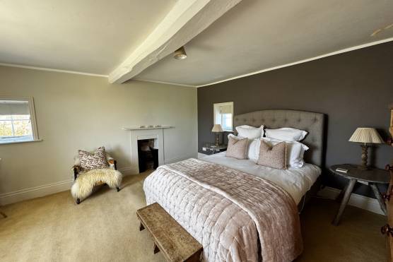 3529C 22 tv commercial location house in Cheshire bedroom