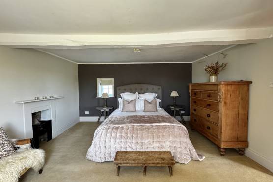 3529C 23 tv drama location house in Cheshire bedroom