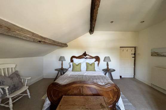 3529C 27 tv drama location house in Cheshire period property bedroom
