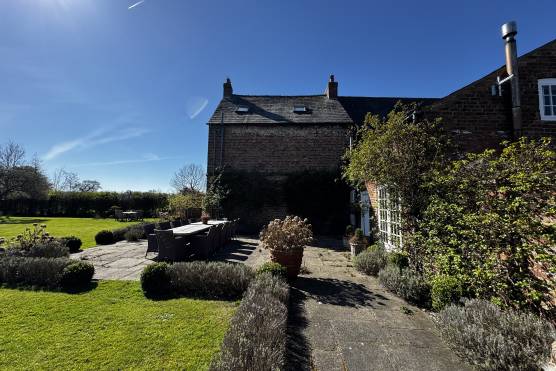 3529C 37 filming location house in Cheshire period property garden