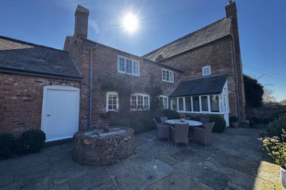 3529C 38 tv shoot location house in Cheshire period property patio area