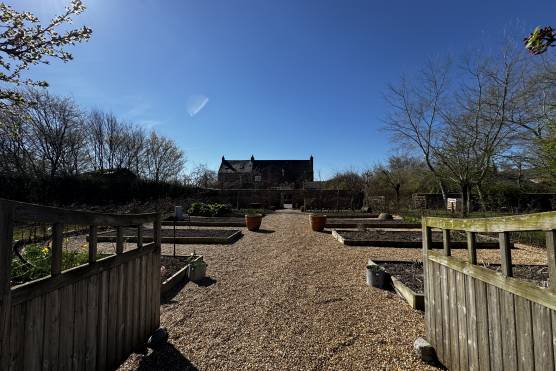 3529C 40 filming location house in Cheshire veg patch