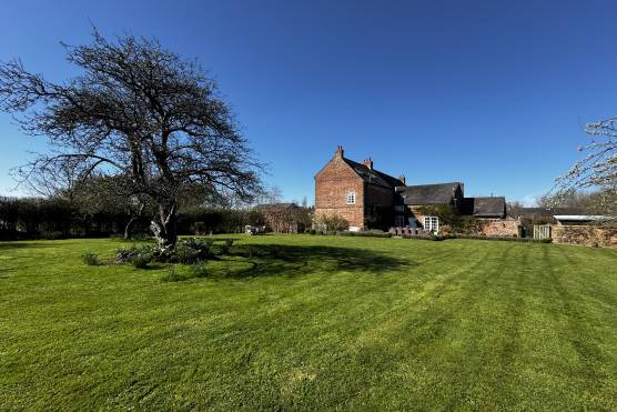 3529C 44 filming location house in Cheshire period property garden