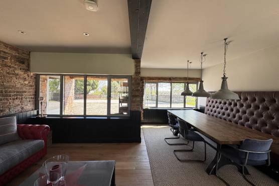 3530C 10 filming location house in Cheshire with stylish dining area