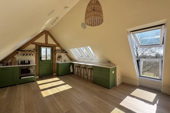 3530C 16 photo shoot location house in Cheshire with stylish living area roof extension