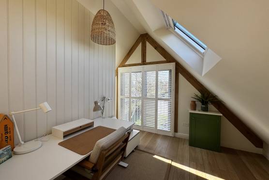 3530C 18 tv drama location house in Cheshire with stylish office area roof extension