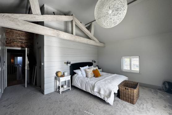 3530C 20 filming location house in Cheshire with stylish bedroom