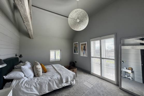 3530C 21 photo shoot location house in Cheshire with stylish bedroom
