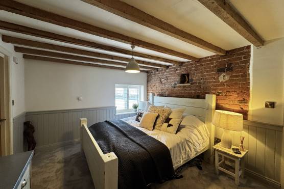 3530C 26 photo shoot location house in Cheshire with stylish bedroom