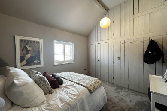 3530C 28 tv drama location house in Cheshire with stylish bedroom