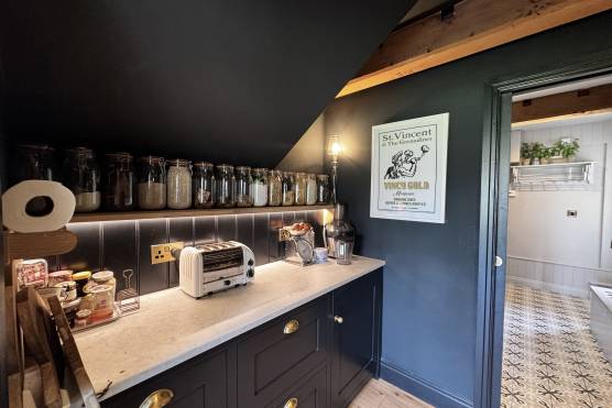 3530C 31 photo shoot location house in Cheshire with stylish utility room