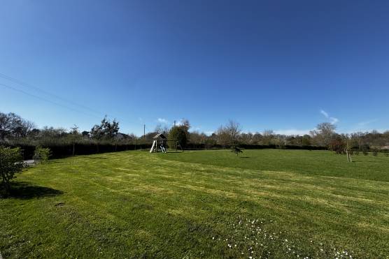 3530C 34 tv commercial location house in Cheshire with large garden