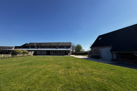 3530C 35 filming location house in Cheshire with large garden