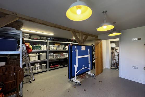 3530C 38 tv drama location house in Cheshire with large garage