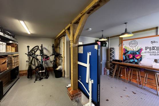 3530C 39 tv commercial location house in Cheshire with large garage