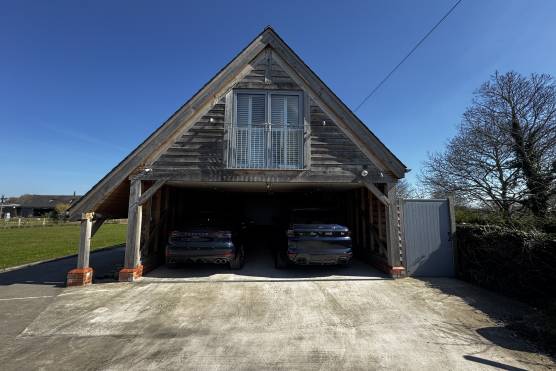 3530C 40 filming location house in Cheshire with large garage