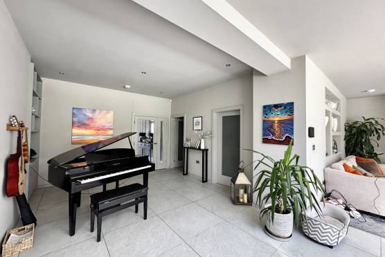 3531V 10 photo shoot location house in Merseyside open plan living area.jpg