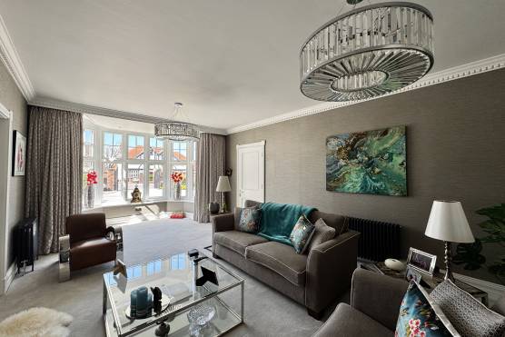 3531V 12 tv drama location house in Merseyside living room.jpg