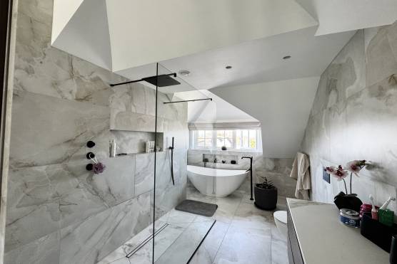 3531V-21-filming-location-house-in-Merseyside-modern-bathroom.jpg