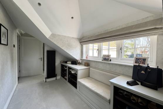 3531V 29 tv drama location house in Merseyside walk in wardrobe.jpg