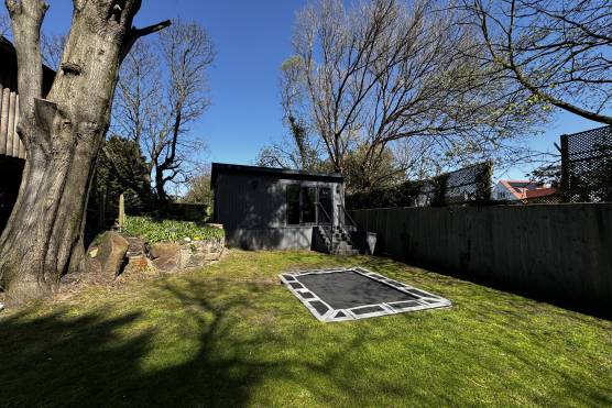 3531V 36 tv drama location house in Merseyside modern garden.JPG