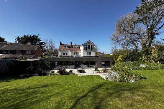 3531V 38 filing location house in Merseyside contemporary garden.JPG