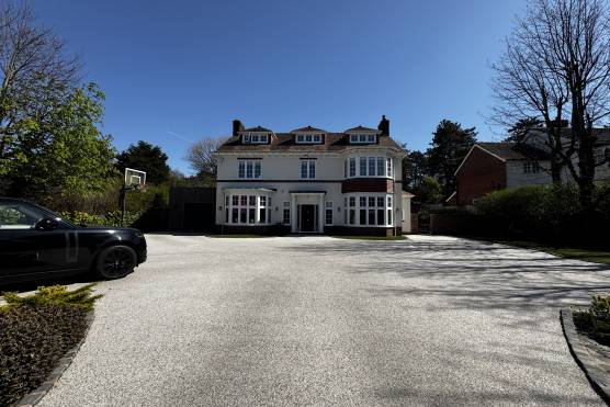 3531V 39 filming location house in Merseyside modern family home.JPG