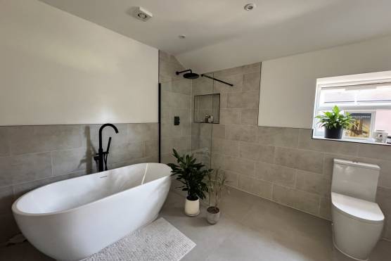 3535C 10 tv shoot location house in Cheshire bathroom.jpg