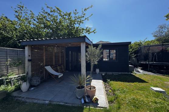 3535C-16-tv-commercial-location-house-in-Cheshire-garden-room.JPG