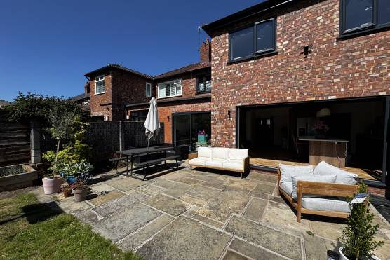 3535C 19 tv shoot location house in Cheshire family garden.JPG