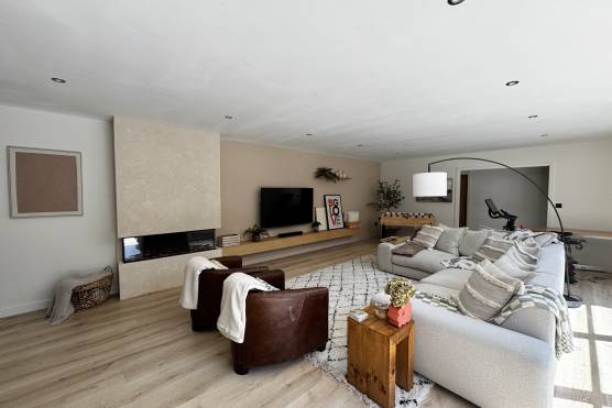 3533C 12 tv shoot location house in Cheshire stylish living room.jpg