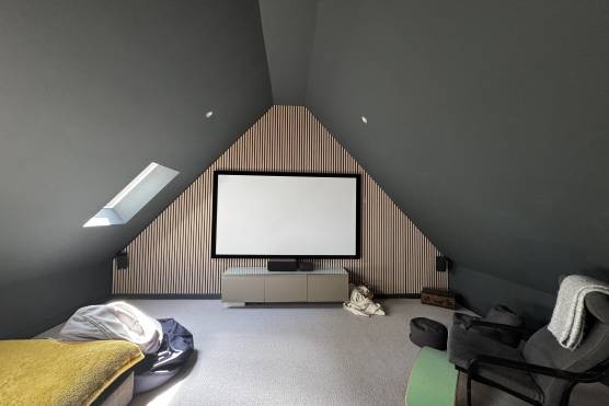 3533C 21 filming location house in Cheshire living room.JPG