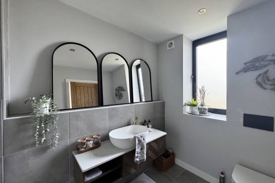 3533C 25 tv shoot location house in Cheshire bathroom.jpg