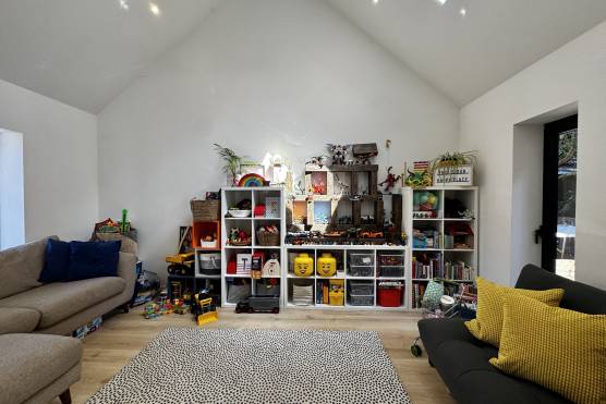 3533C 30 photo shoot location house in Cheshire children's room.jpg