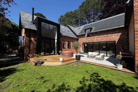 3533C 32 tv shoot location house in Cheshire modern family home garden.JPG