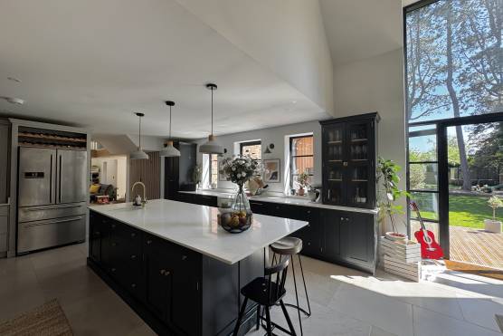 3533C 6 filming location house in Cheshire open plan kitchen with kitchen island.jpg