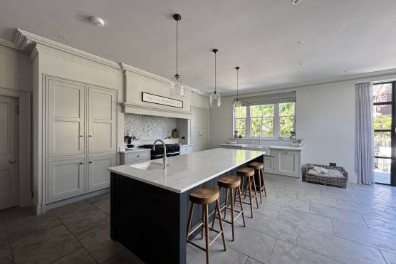 3534M 10 tv shoot location house in Manchester elegant kitchen.jpg