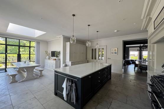 3534M 11 tv drama location house in Manchester elegant open plan kitchen.jpg