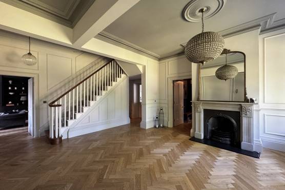 3534M 24 filming location house in Manchester elegant staircase.jpg