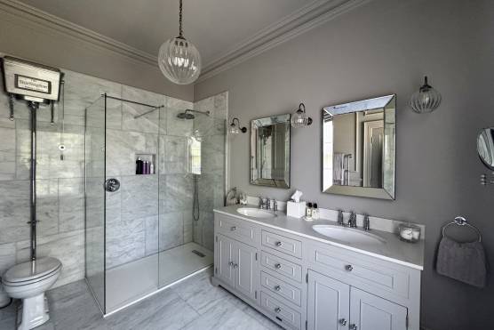 3534M 31 photo shoot location house in Manchester bathroom.jpg