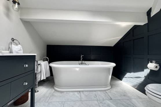 3534M 40 tv commercial location house in Manchester bathroom.jpg