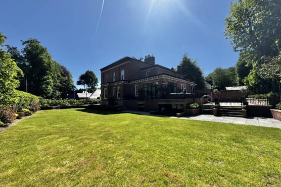 3534M 55 tv shoot location house in Manchester garden.jpg