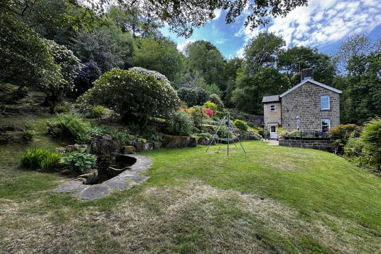 3536W 21 photo shoot location West Yorkshire Traditional family home large garden
