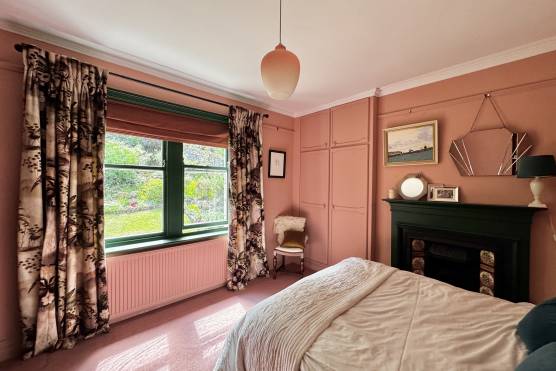 3536W 9 tv commercial location West Yorkshire Traditional family home large bedroom